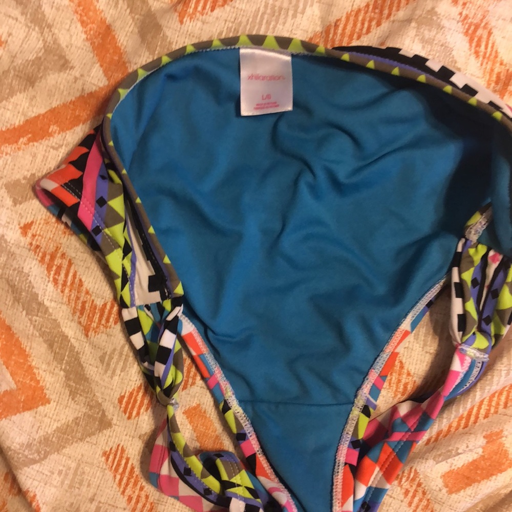Colorful bikini - Picture 3 of 8